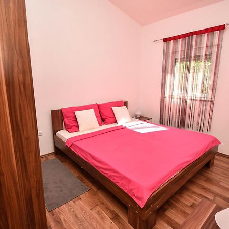 Apartmani Lukic Vir Esterno foto