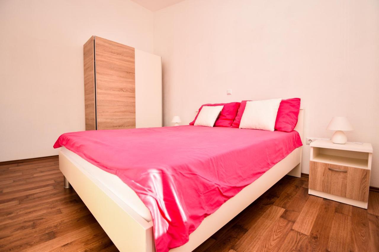 Apartmani Lukic Vir Esterno foto