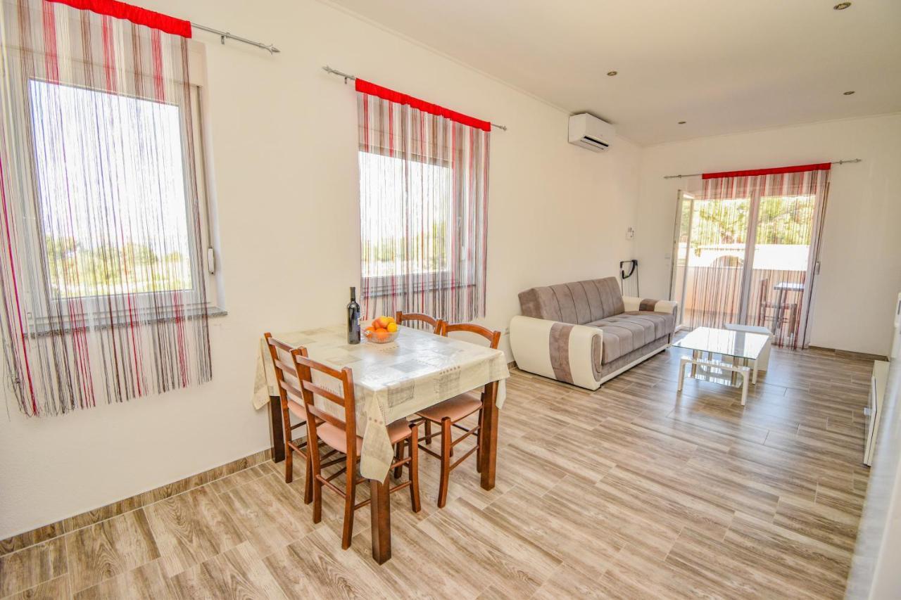 Apartmani Lukic Vir Esterno foto