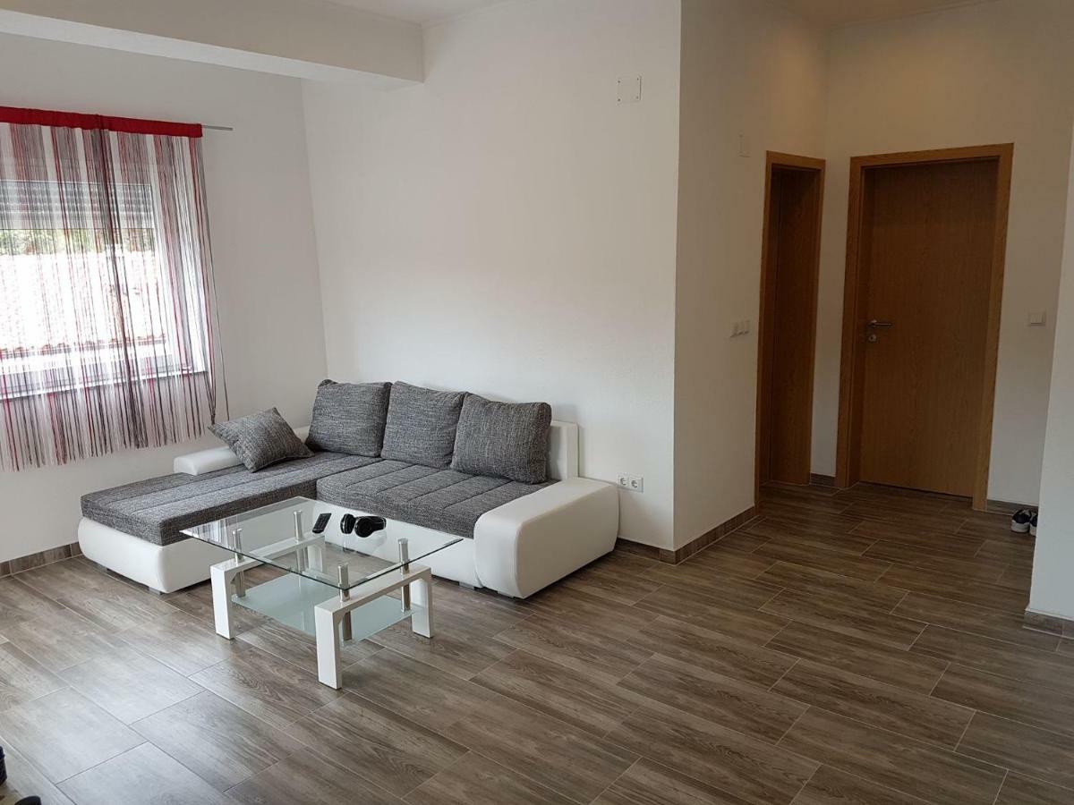 Apartmani Lukic Vir Esterno foto