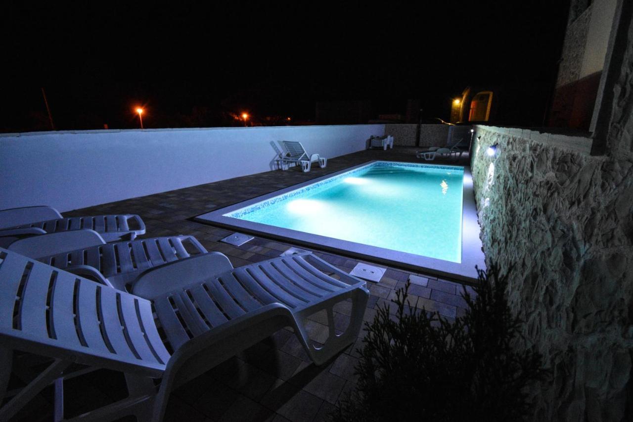 Apartmani Lukic Vir Esterno foto