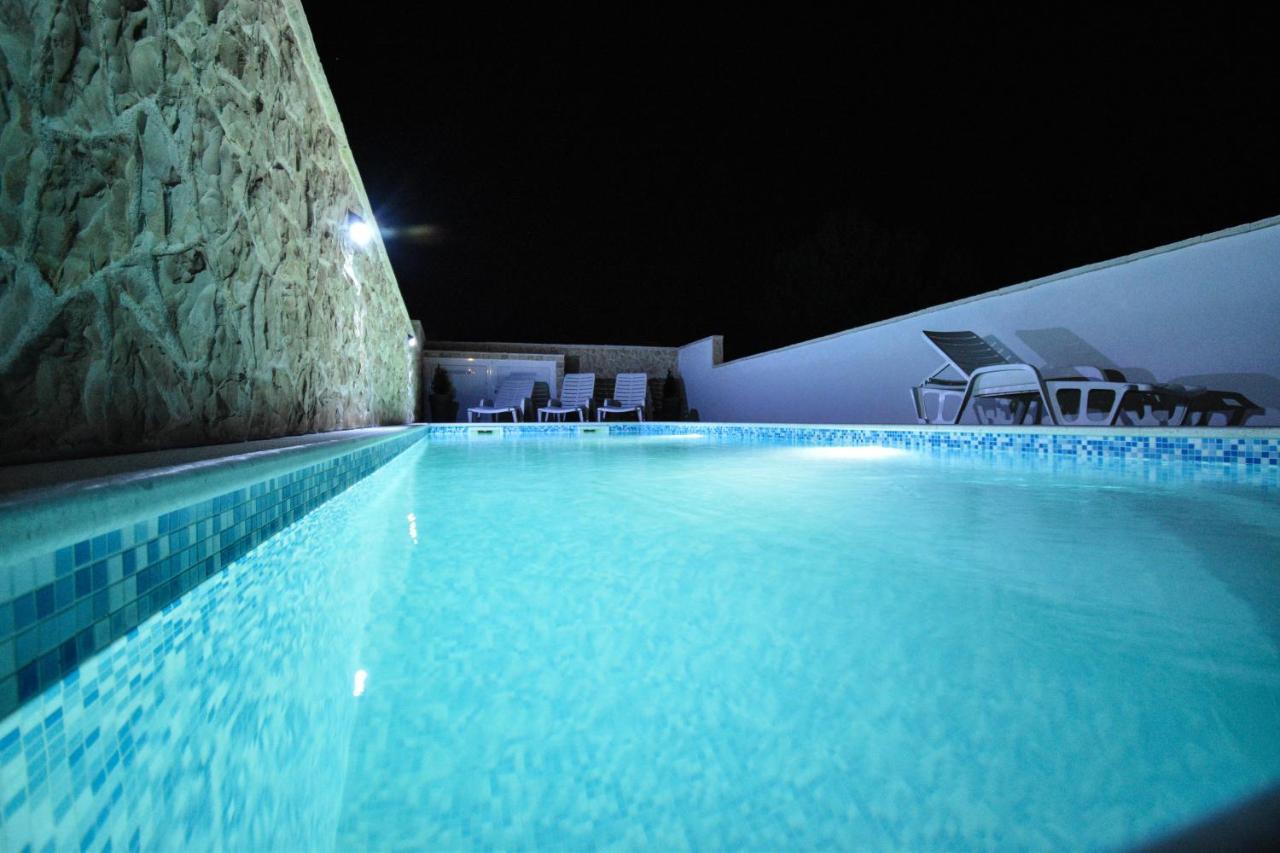 Apartmani Lukic Vir Esterno foto