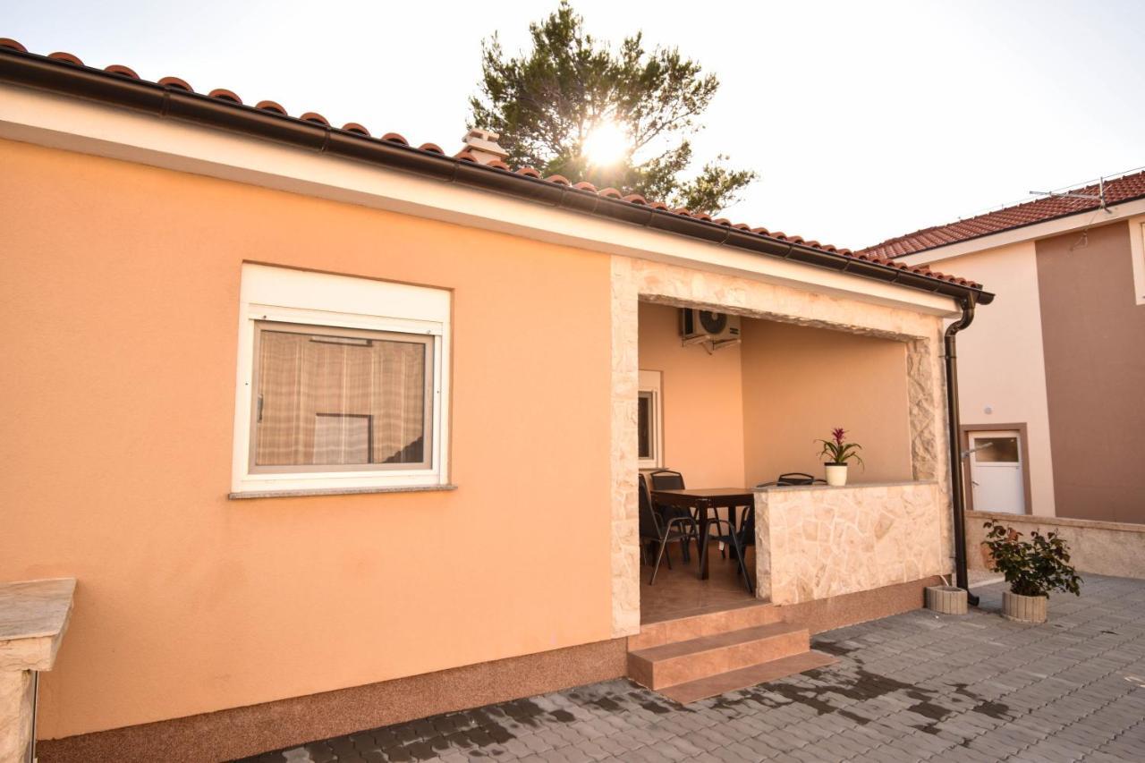 Apartmani Lukic Vir Esterno foto