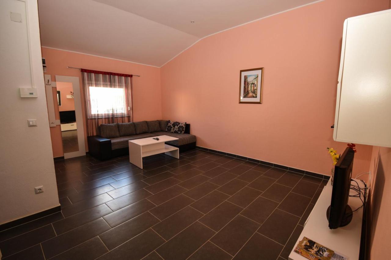 Apartmani Lukic Vir Esterno foto