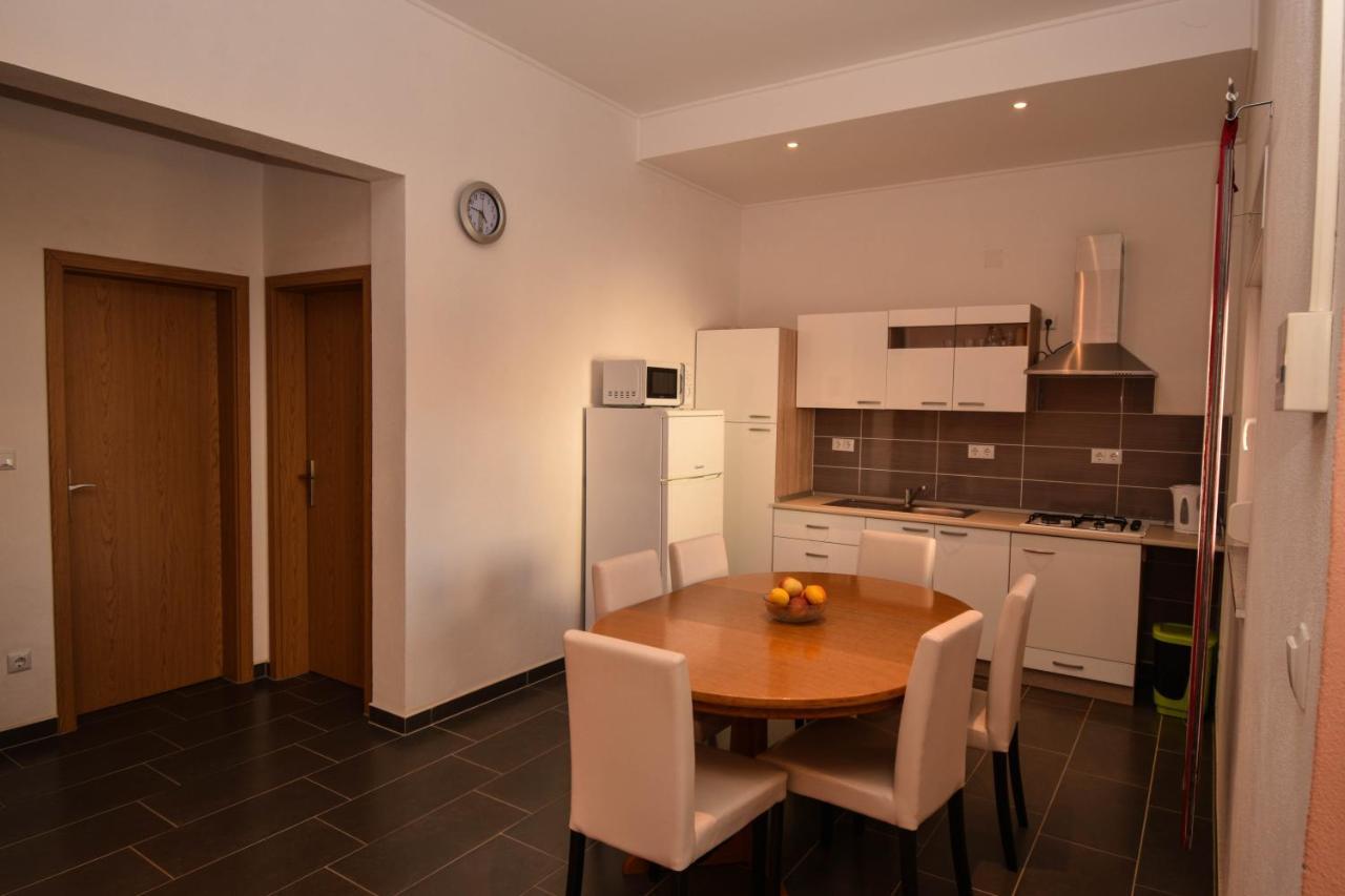 Apartmani Lukic Vir Esterno foto