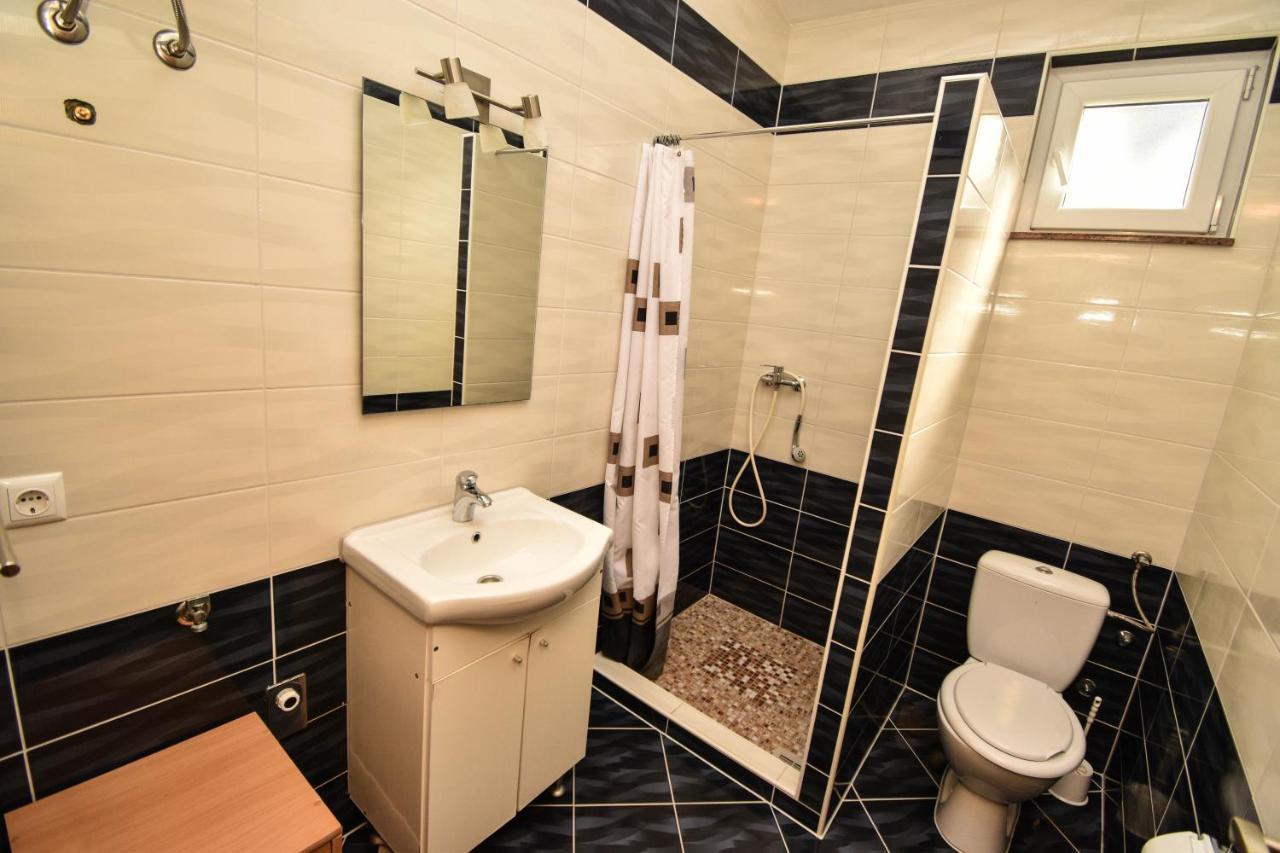 Apartmani Lukic Vir Esterno foto