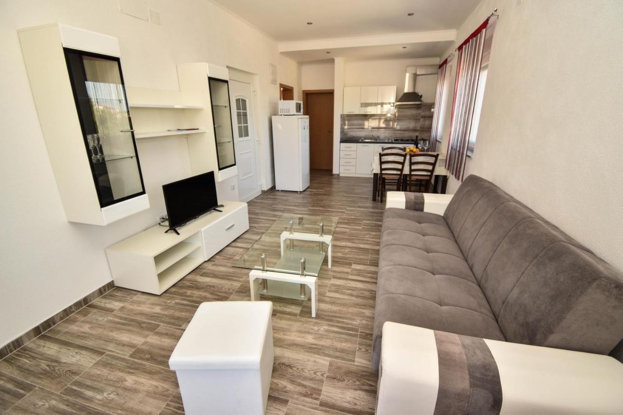 Apartmani Lukic Vir Esterno foto