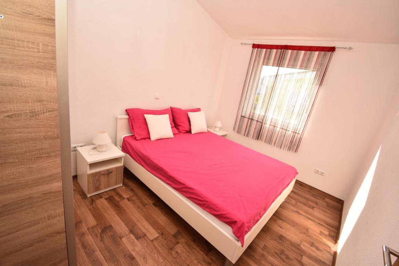 Apartmani Lukic Vir Esterno foto