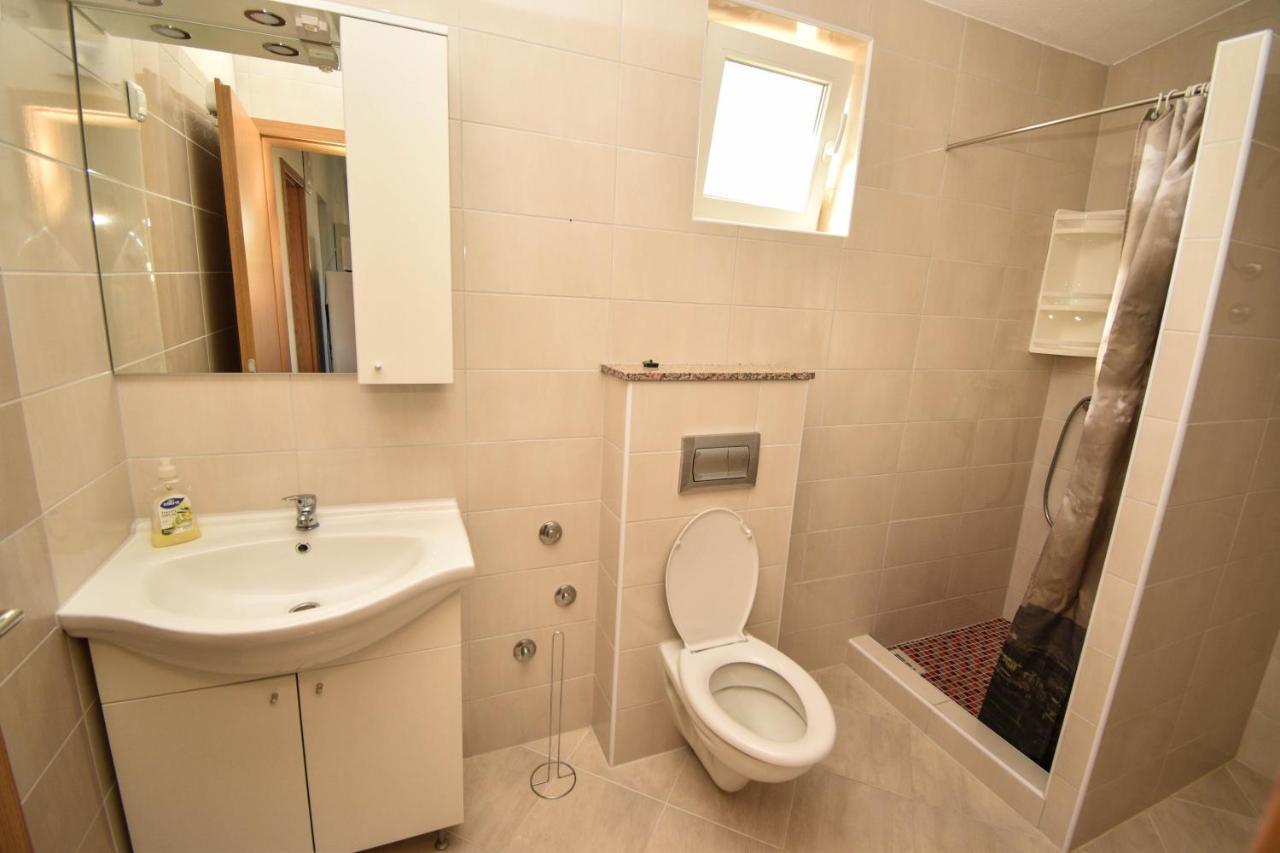 Apartmani Lukic Vir Esterno foto
