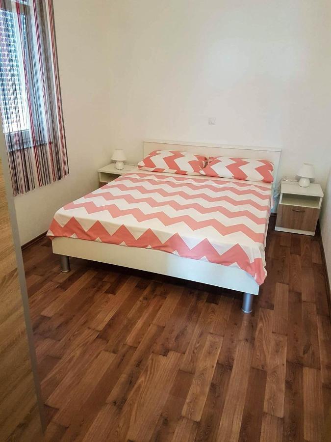 Apartmani Lukic Vir Esterno foto